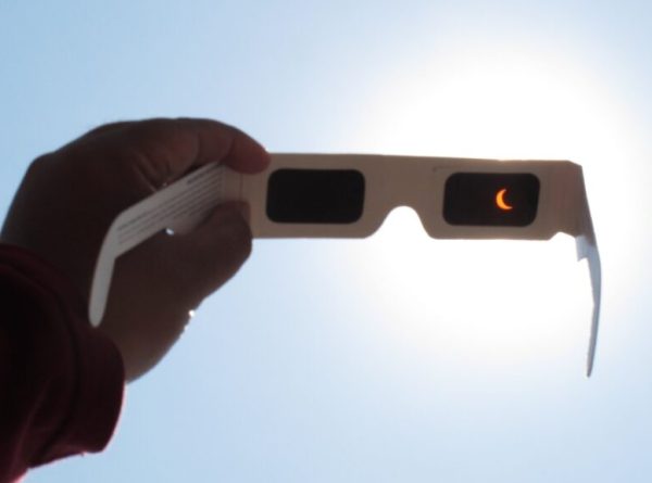 Taller ‘Fem unes ulleres per veure l’eclipsi’