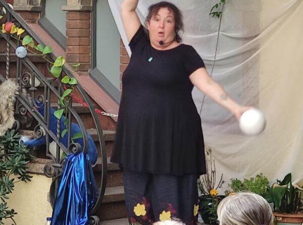 La lune joueuse